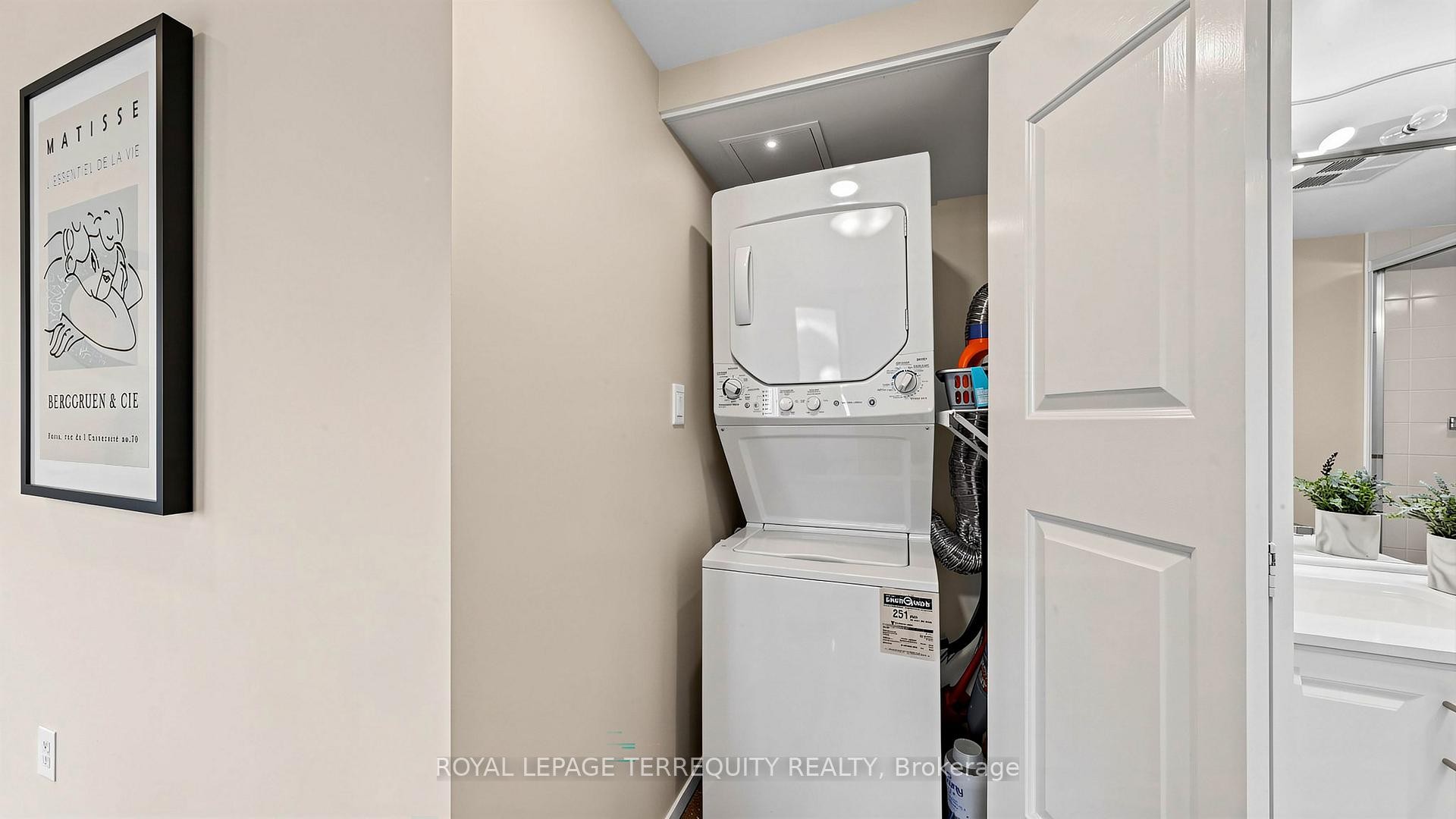 









22


Southport

Street, 833,
Toronto,




ON
M6S 4Y9

