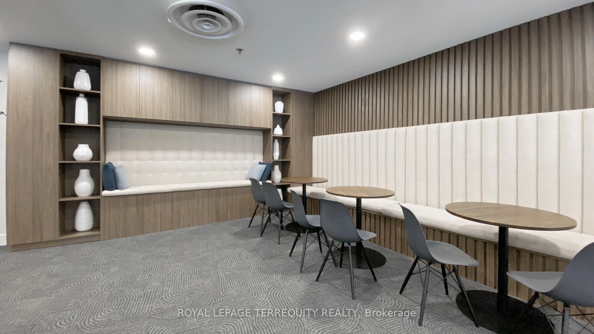 









22


Southport

Street, 833,
Toronto,




ON
M6S 4Y9

