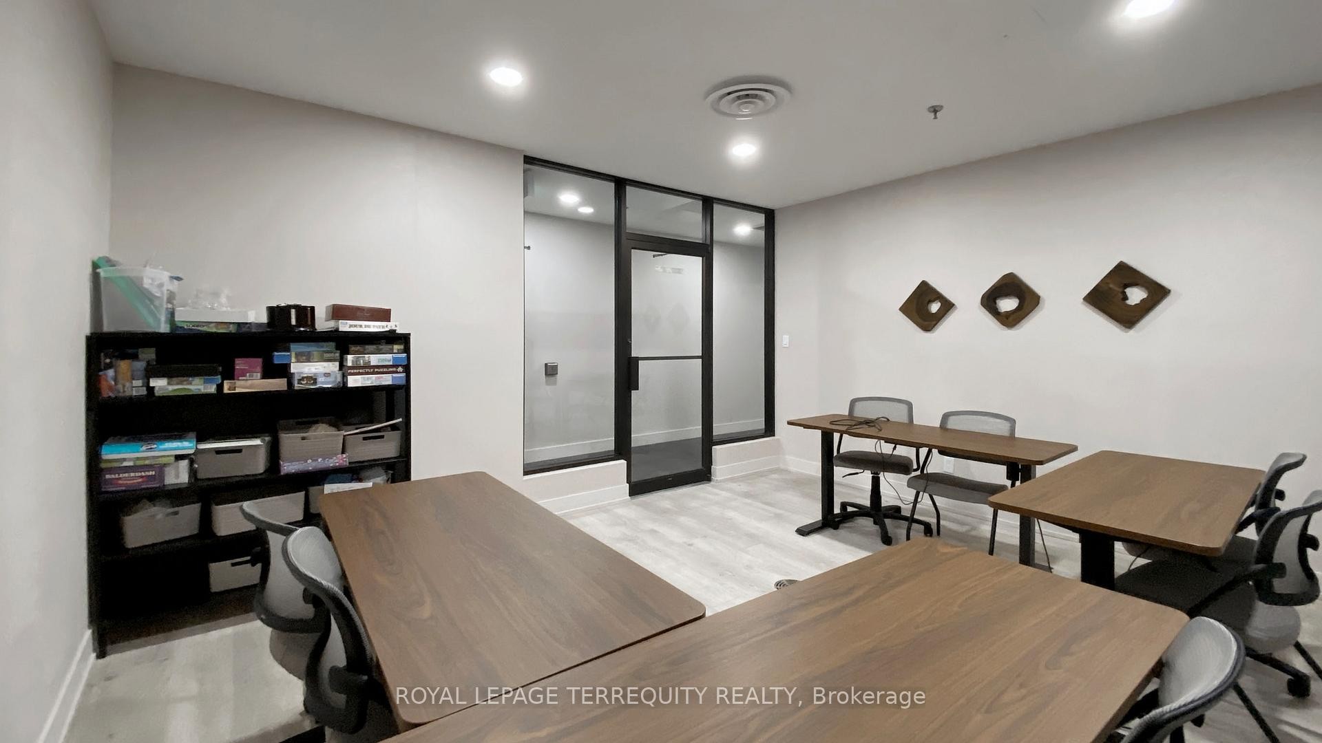 









22


Southport

Street, 833,
Toronto,




ON
M6S 4Y9

