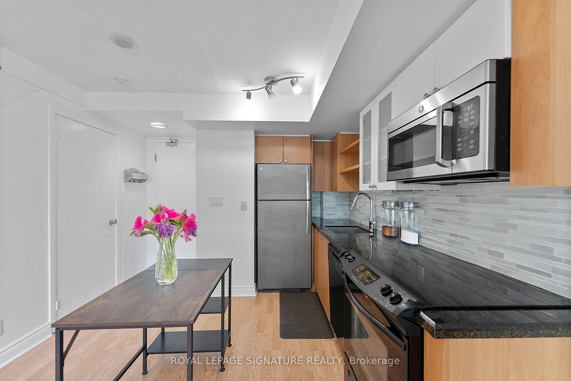 









600


Fleet

Street, 831,
Toronto,




ON
M5V 1B7

