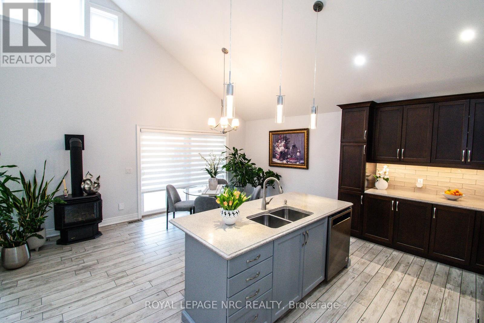 












197 TIMBERVIEW CRESCENT

,
Welland (Coyle Creek),




Ontario
L3C0B9

