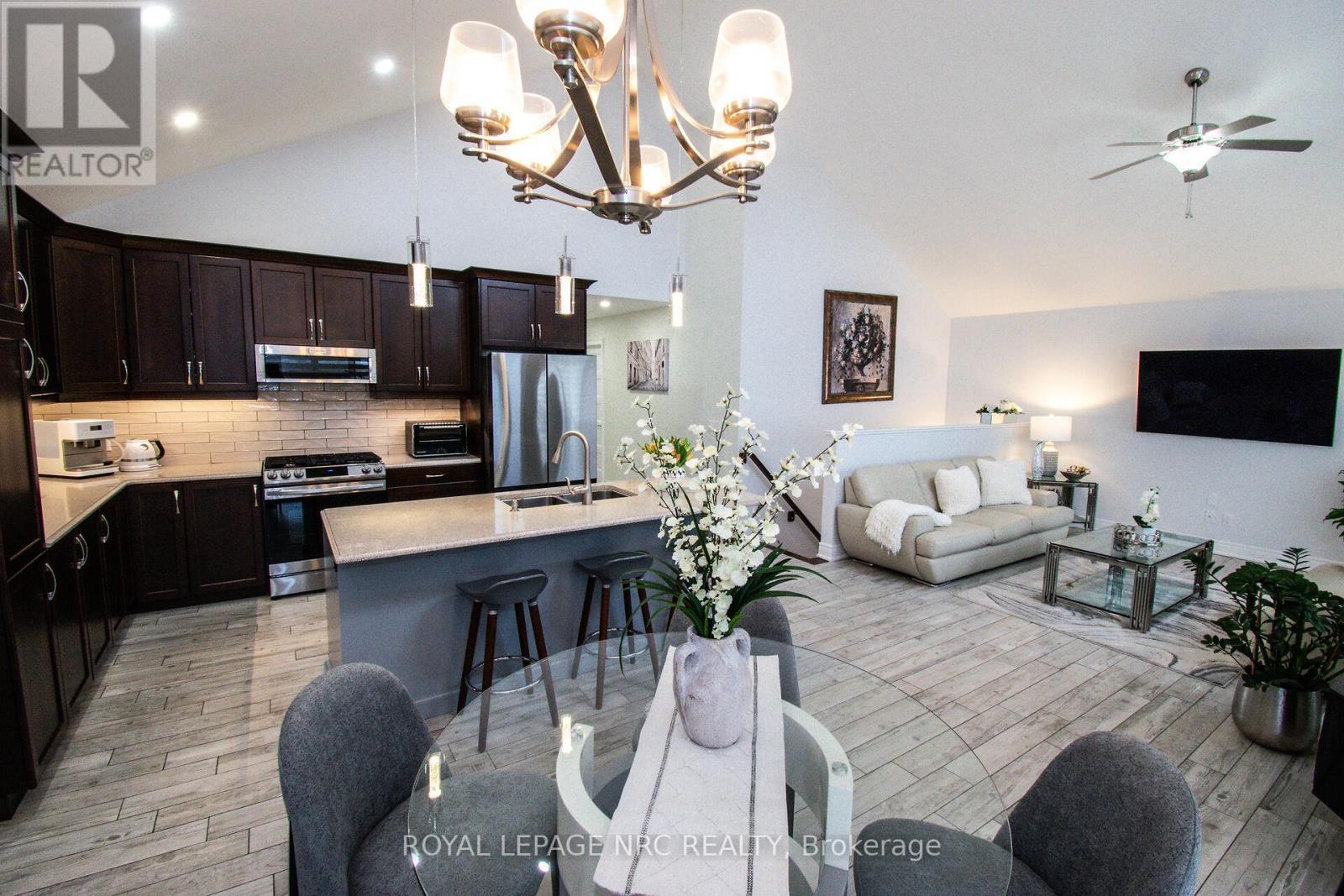 












197 TIMBERVIEW CRESCENT

,
Welland (Coyle Creek),




Ontario
L3C0B9

