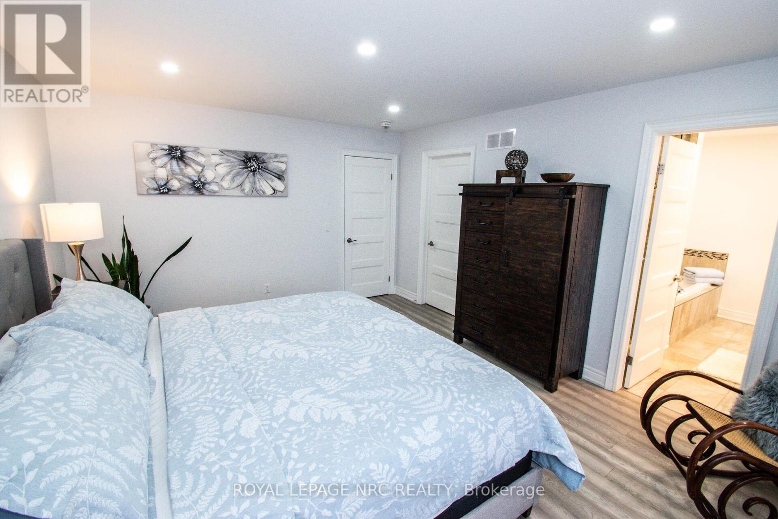 












197 TIMBERVIEW CRESCENT

,
Welland (Coyle Creek),




Ontario
L3C0B9

