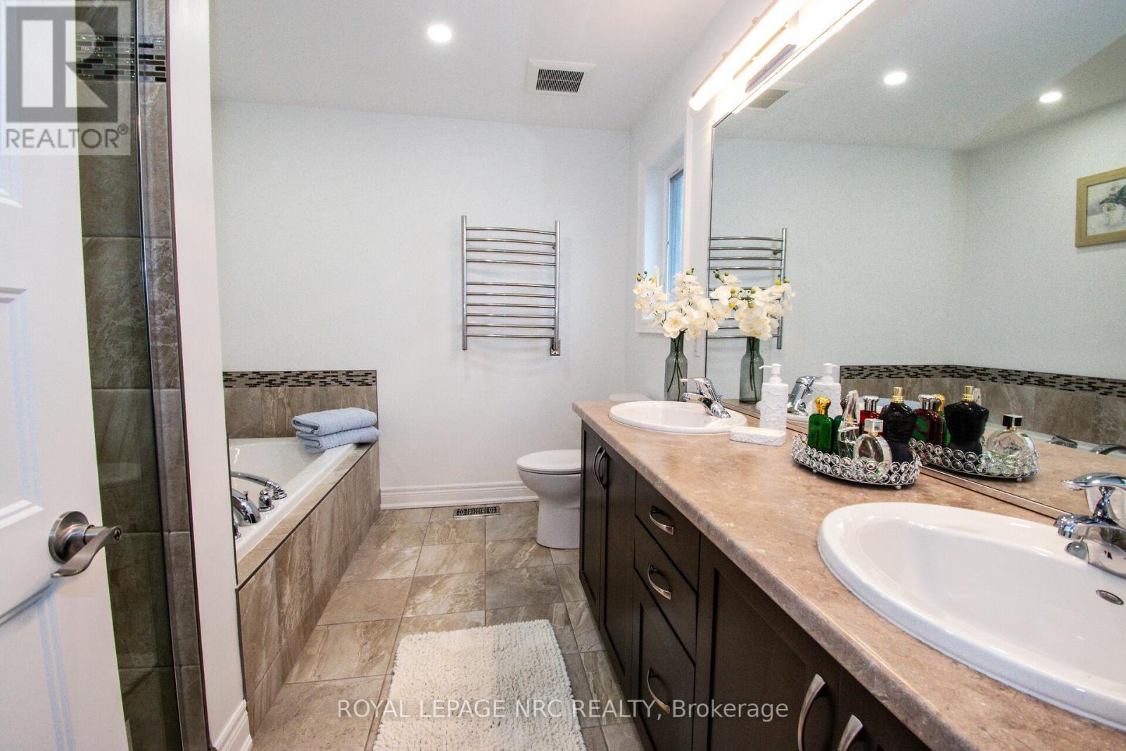 












197 TIMBERVIEW CRESCENT

,
Welland (Coyle Creek),




Ontario
L3C0B9

