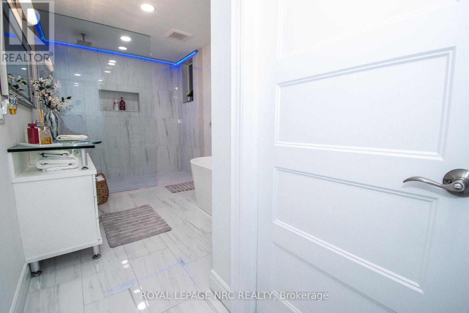 












197 TIMBERVIEW CRESCENT

,
Welland (Coyle Creek),




Ontario
L3C0B9

