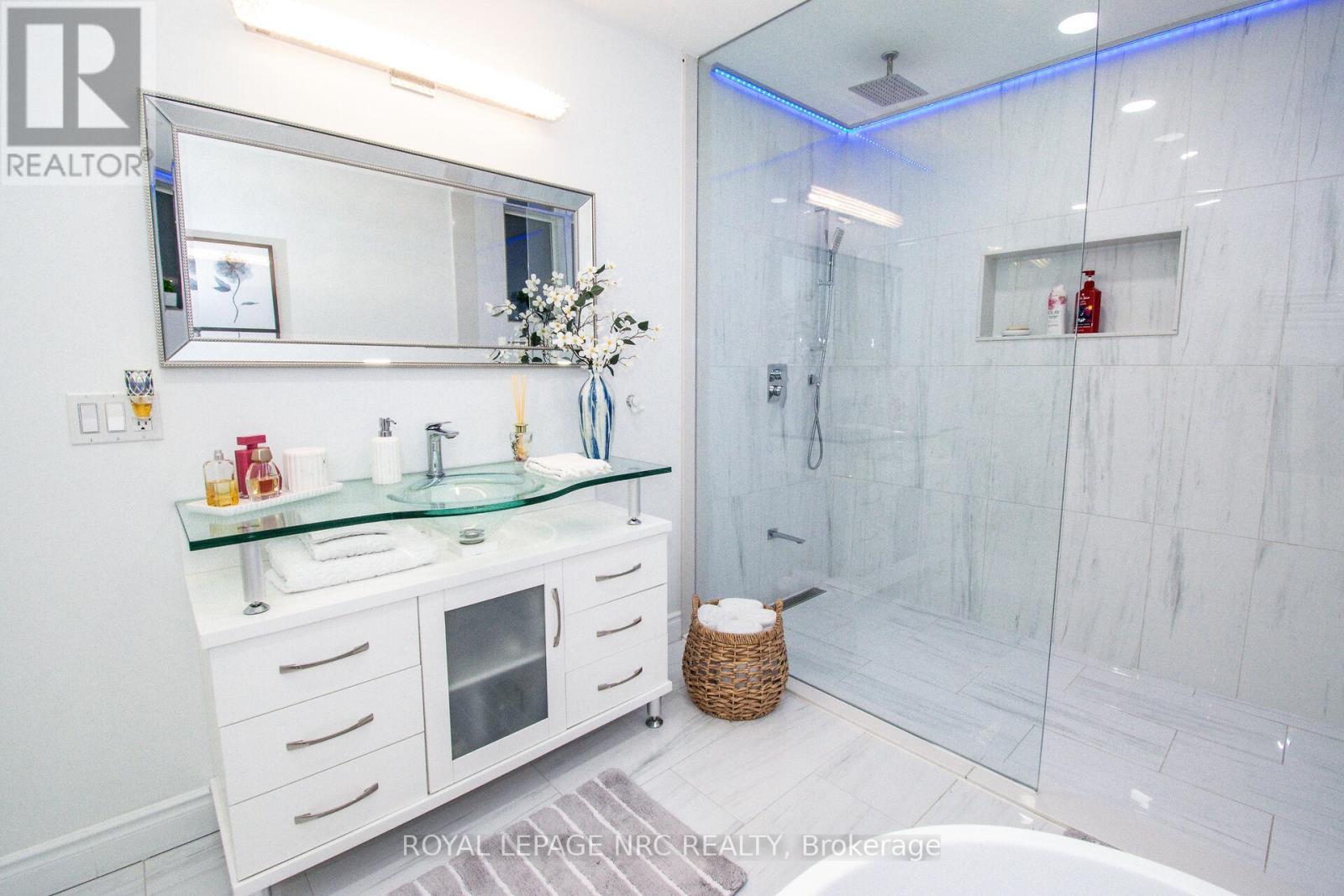 












197 TIMBERVIEW CRESCENT

,
Welland (Coyle Creek),




Ontario
L3C0B9

