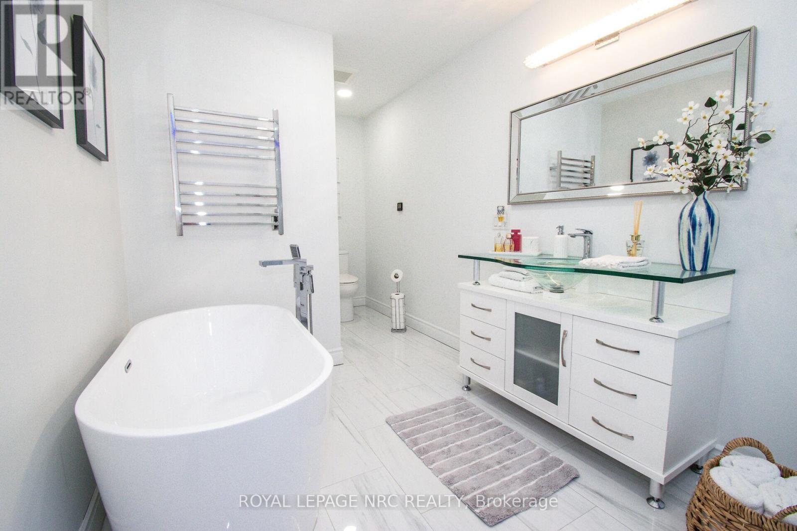 












197 TIMBERVIEW CRESCENT

,
Welland (Coyle Creek),




Ontario
L3C0B9

