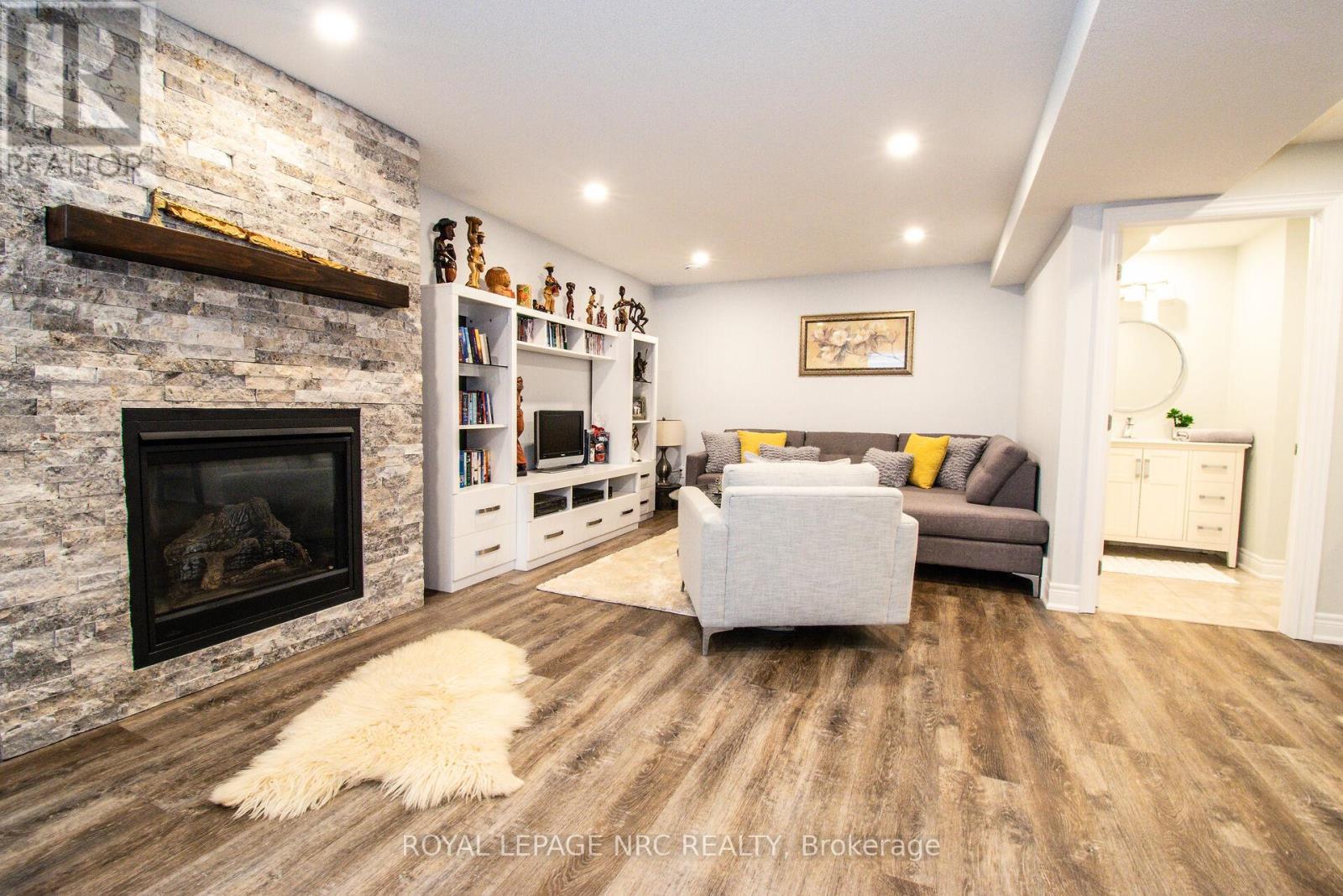 












197 TIMBERVIEW CRESCENT

,
Welland (Coyle Creek),




Ontario
L3C0B9

