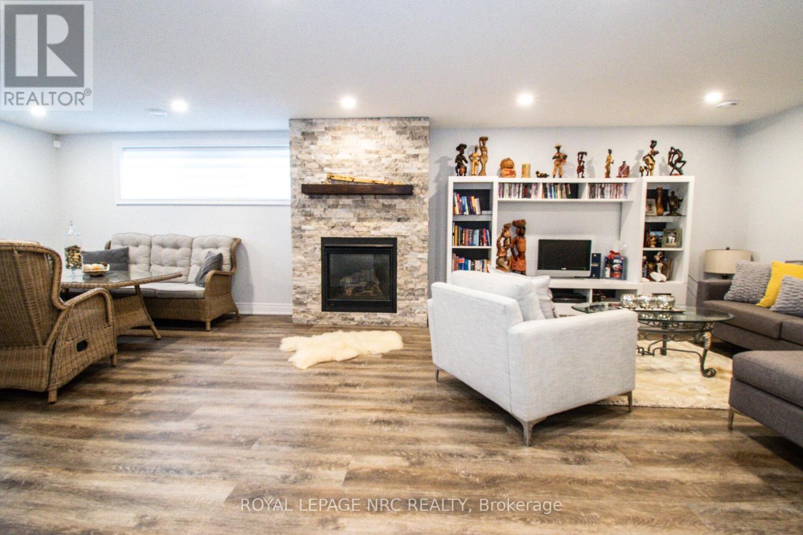 












197 TIMBERVIEW CRESCENT

,
Welland (Coyle Creek),




Ontario
L3C0B9

