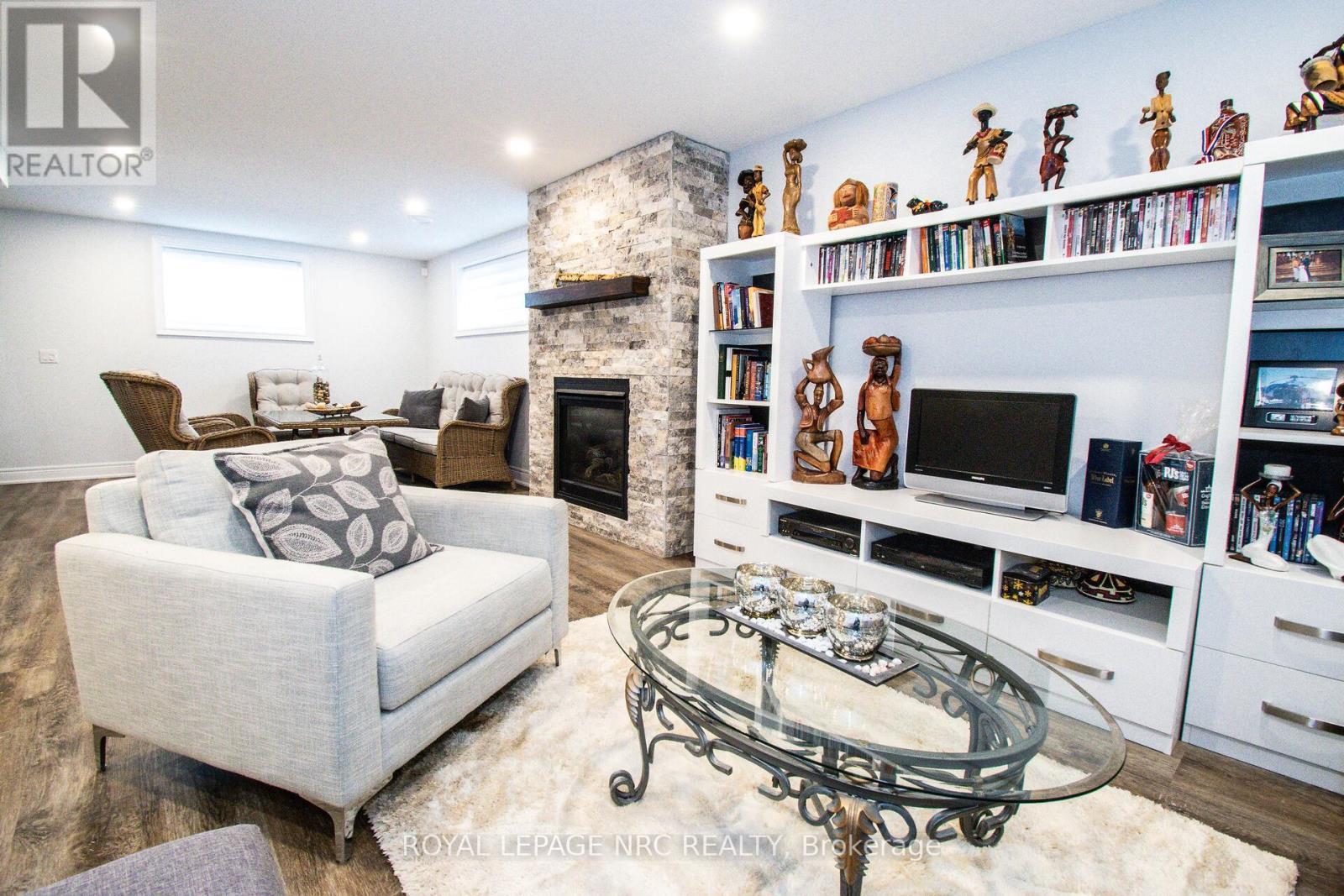 












197 TIMBERVIEW CRESCENT

,
Welland (Coyle Creek),




Ontario
L3C0B9

