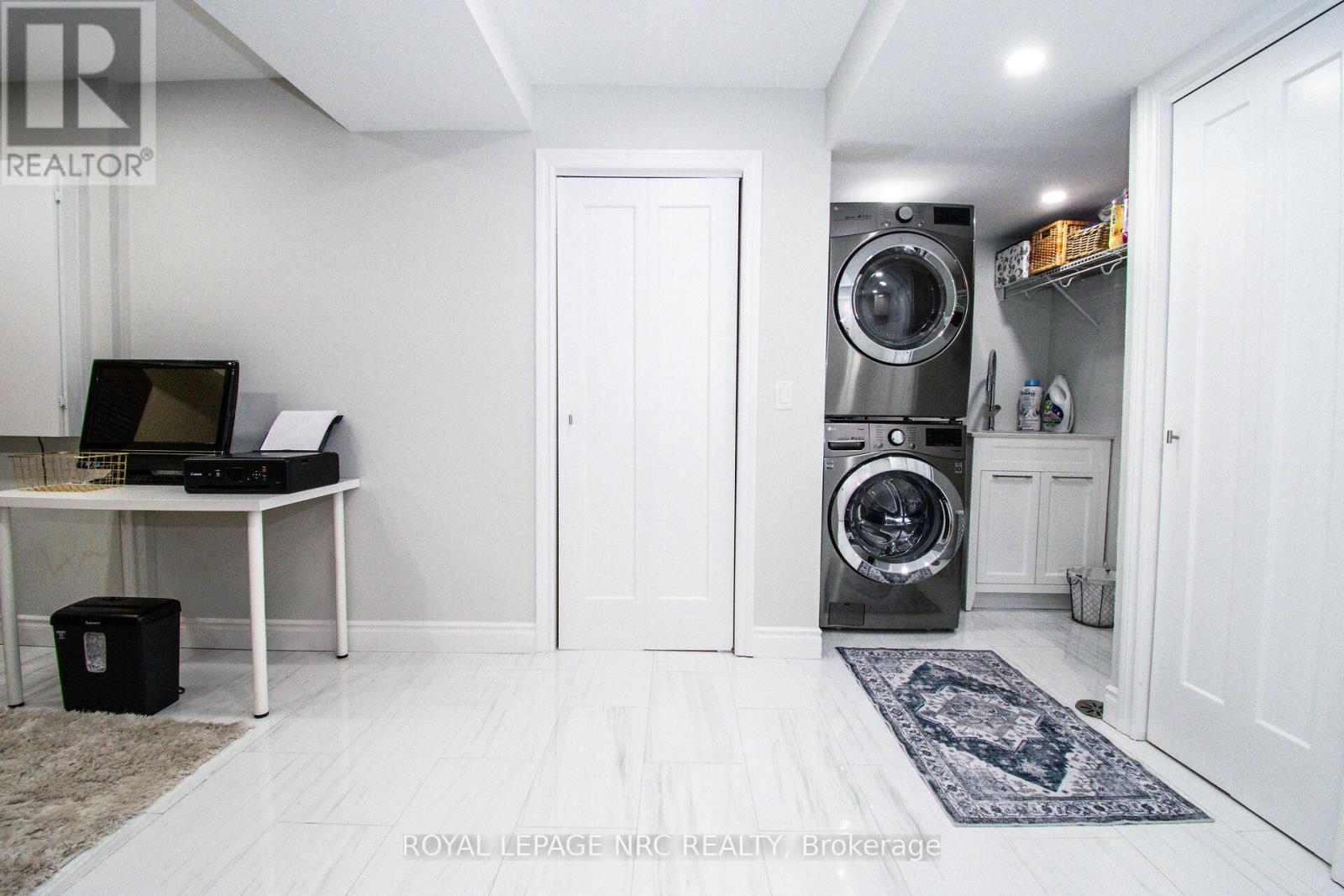 












197 TIMBERVIEW CRESCENT

,
Welland (Coyle Creek),




Ontario
L3C0B9

