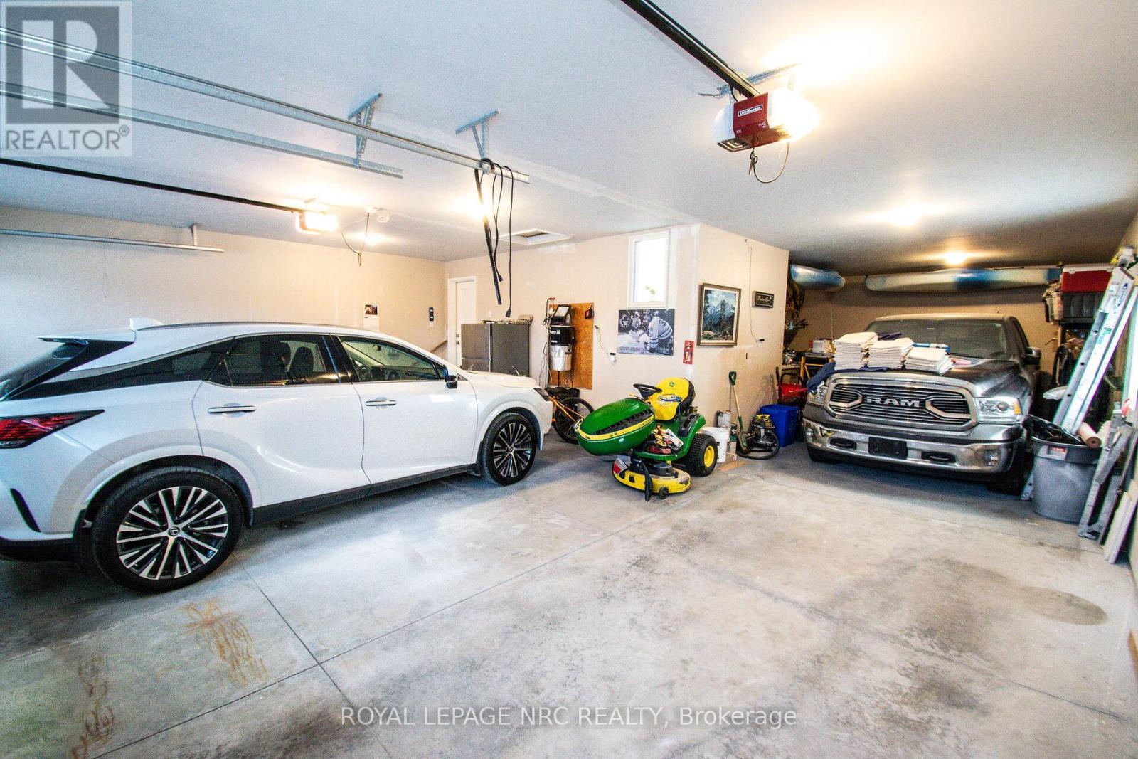 












197 TIMBERVIEW CRESCENT

,
Welland (Coyle Creek),




Ontario
L3C0B9

