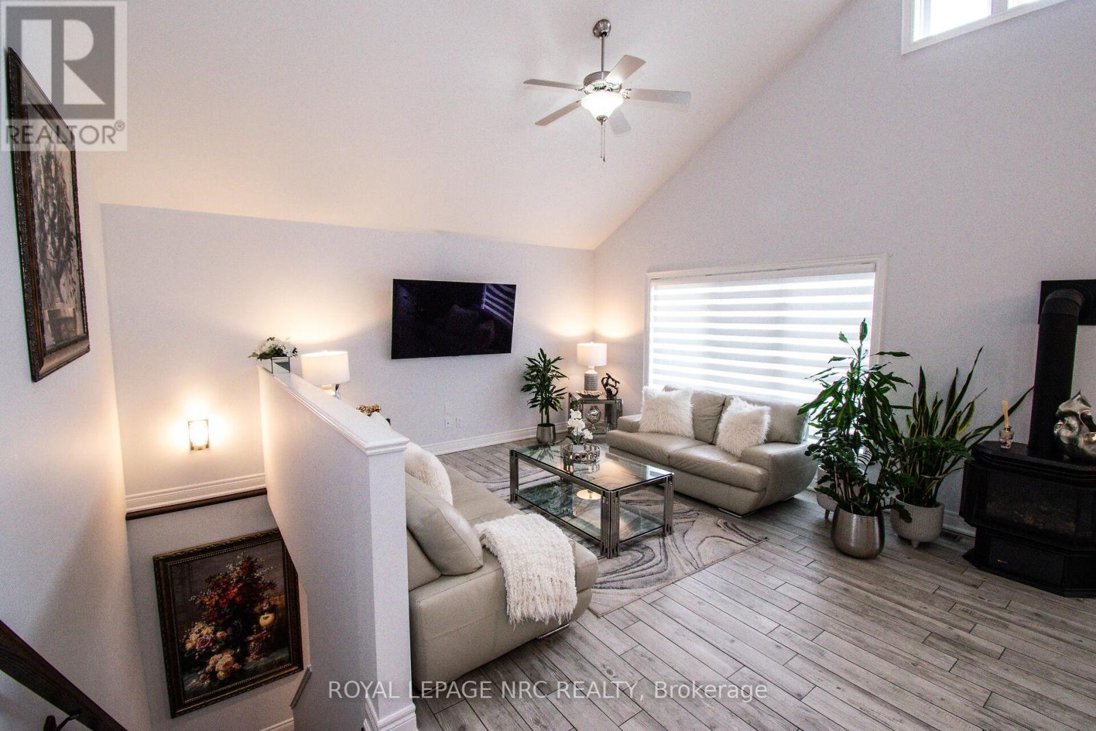 












197 TIMBERVIEW CRESCENT

,
Welland (Coyle Creek),




Ontario
L3C0B9

