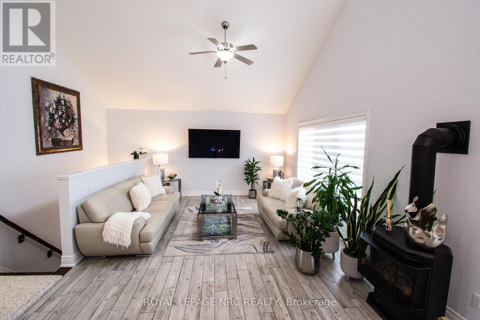 












197 TIMBERVIEW CRESCENT

,
Welland (Coyle Creek),




Ontario
L3C0B9

