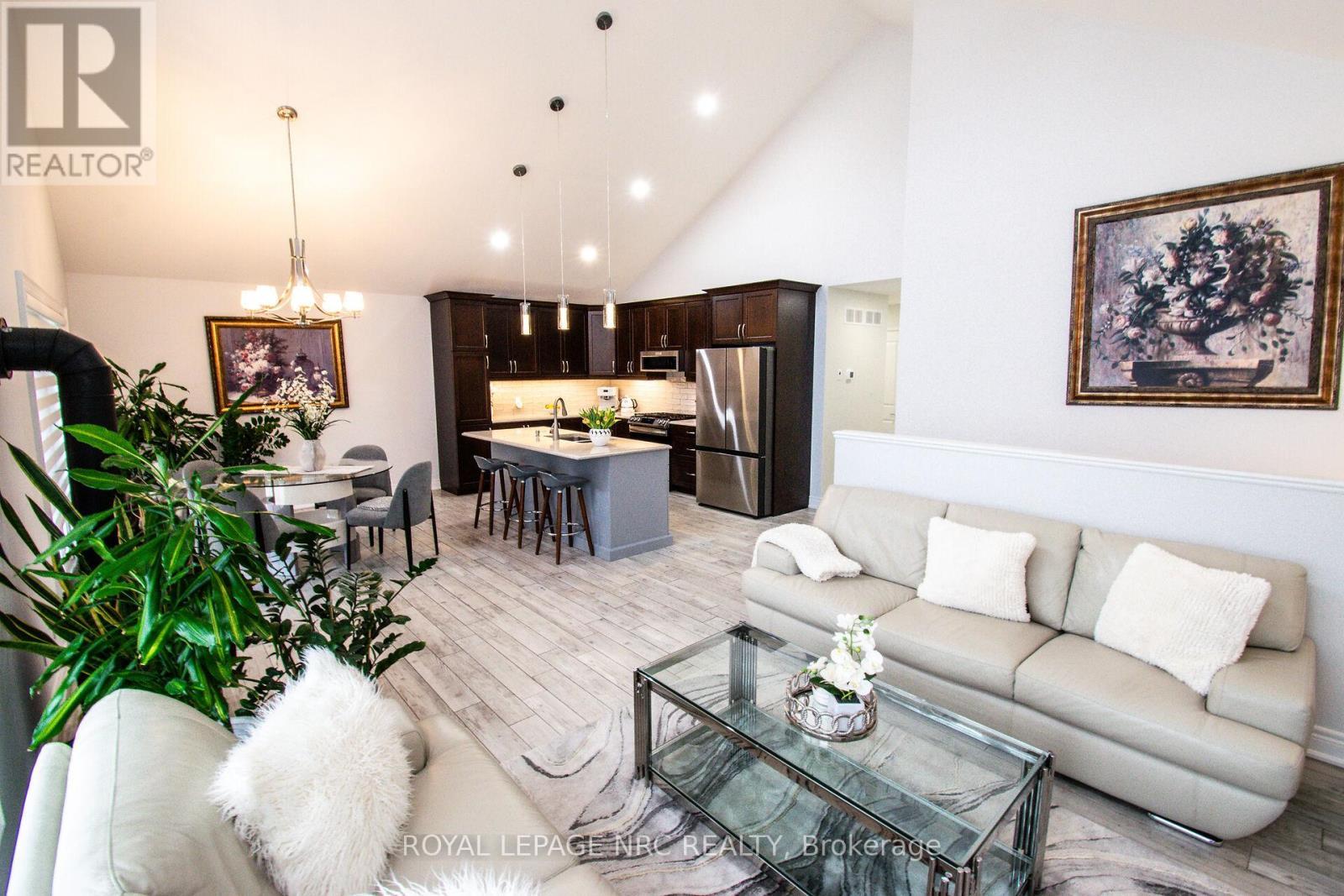 












197 TIMBERVIEW CRESCENT

,
Welland (Coyle Creek),




Ontario
L3C0B9

