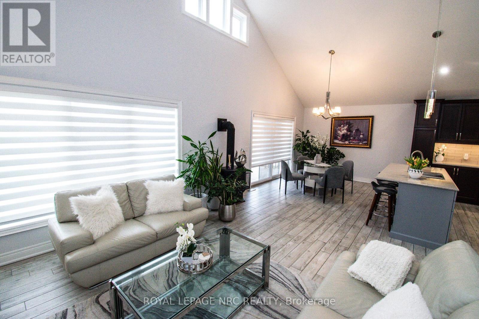 












197 TIMBERVIEW CRESCENT

,
Welland (Coyle Creek),




Ontario
L3C0B9

