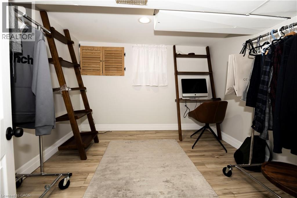 












408 WELLINGTON Street N Unit# 2

,
Kitchener,




Ontario
N2H5L2

