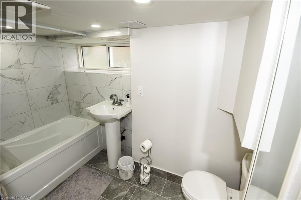 












408 WELLINGTON Street N Unit# 2

,
Kitchener,




Ontario
N2H5L2

