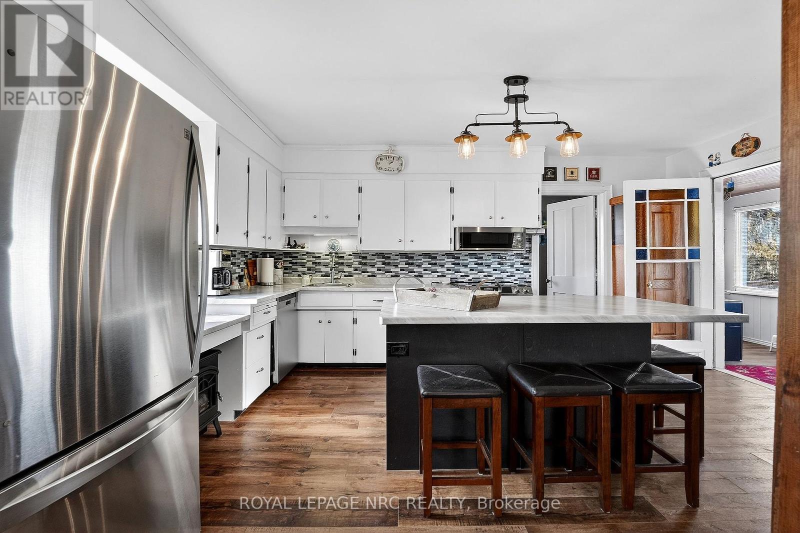 












594 NIAGARA STONE ROAD

,
Niagara-on-the-Lake (Rural),




Ontario
L0S1J0

