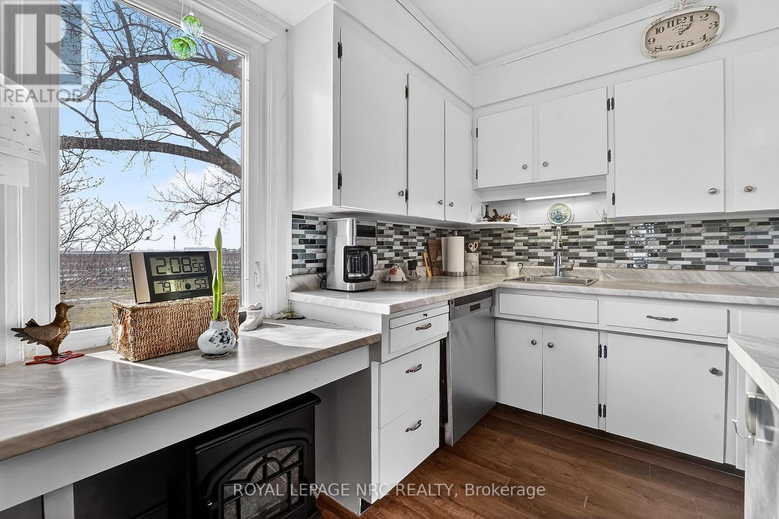 












594 NIAGARA STONE ROAD

,
Niagara-on-the-Lake (Rural),




Ontario
L0S1J0

