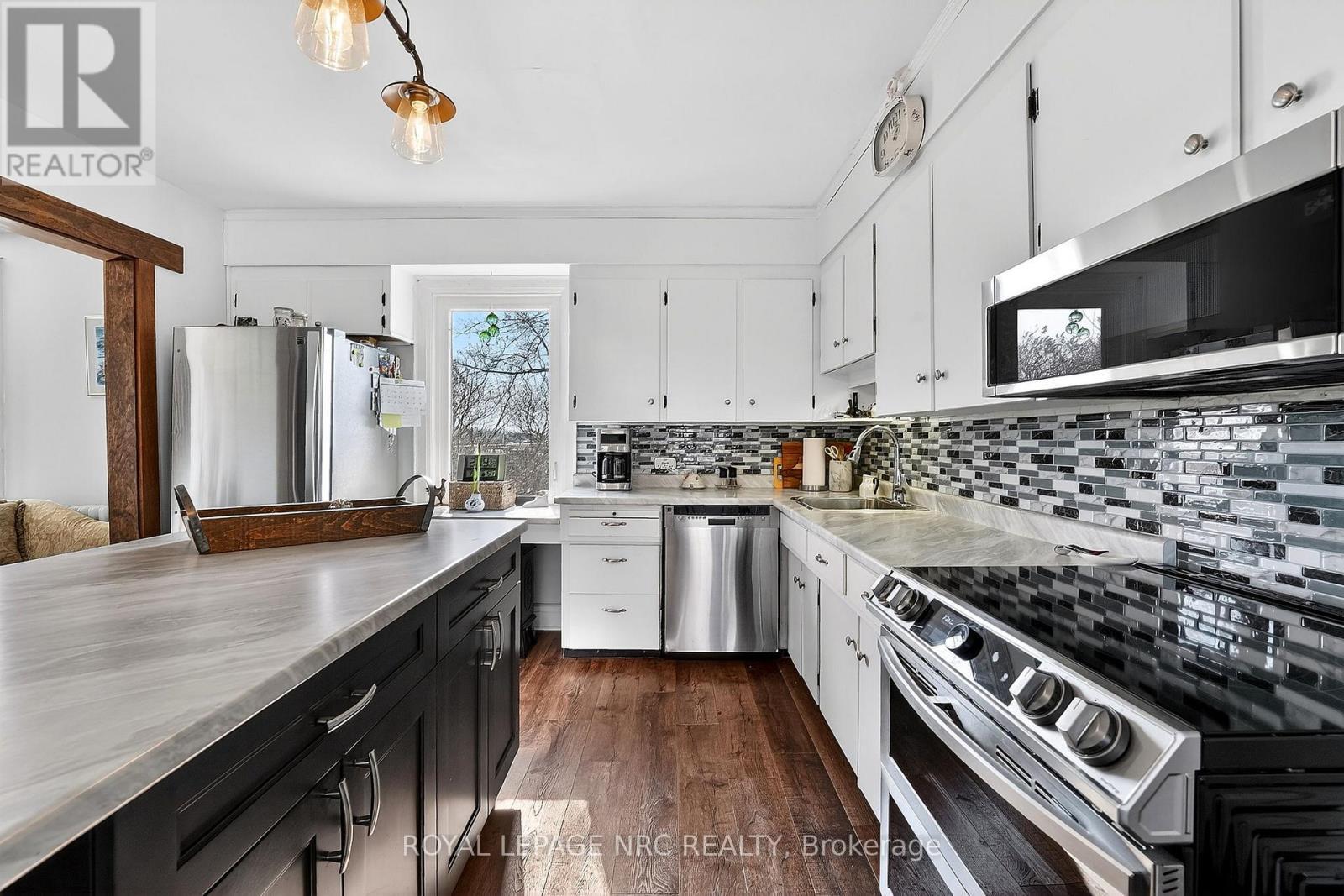 












594 NIAGARA STONE ROAD

,
Niagara-on-the-Lake (Rural),




Ontario
L0S1J0

