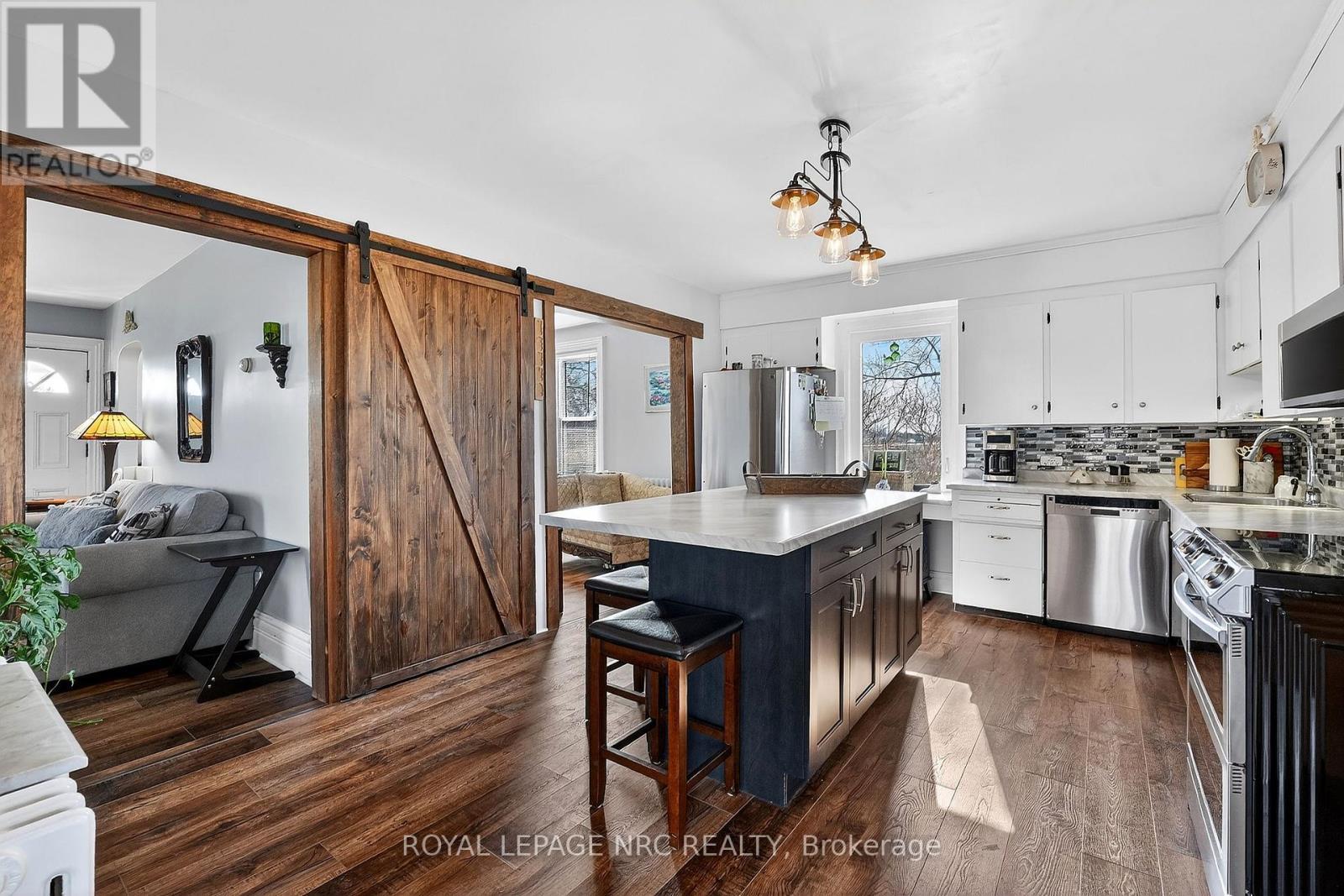 












594 NIAGARA STONE ROAD

,
Niagara-on-the-Lake (Rural),




Ontario
L0S1J0

