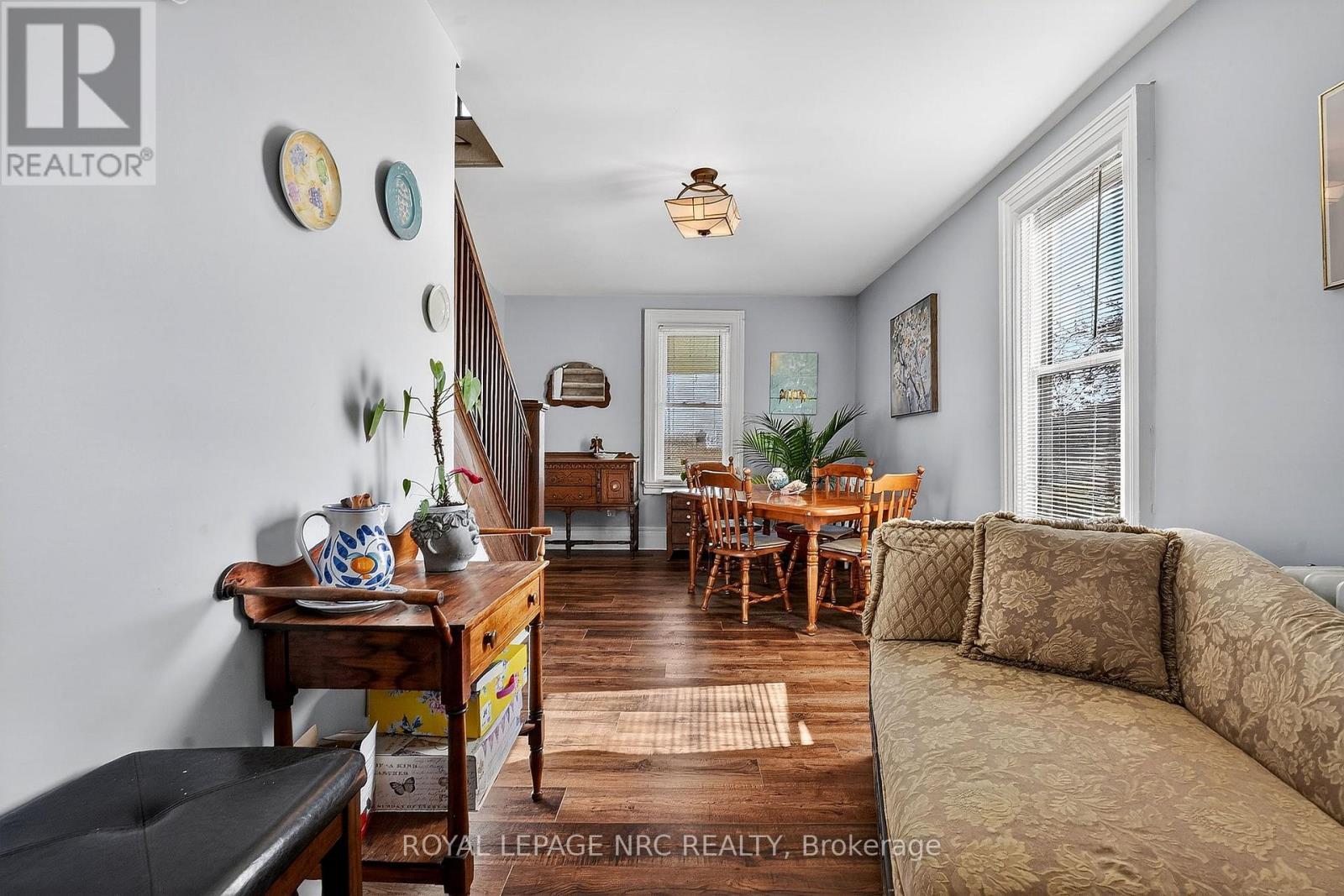 












594 NIAGARA STONE ROAD

,
Niagara-on-the-Lake (Rural),




Ontario
L0S1J0

