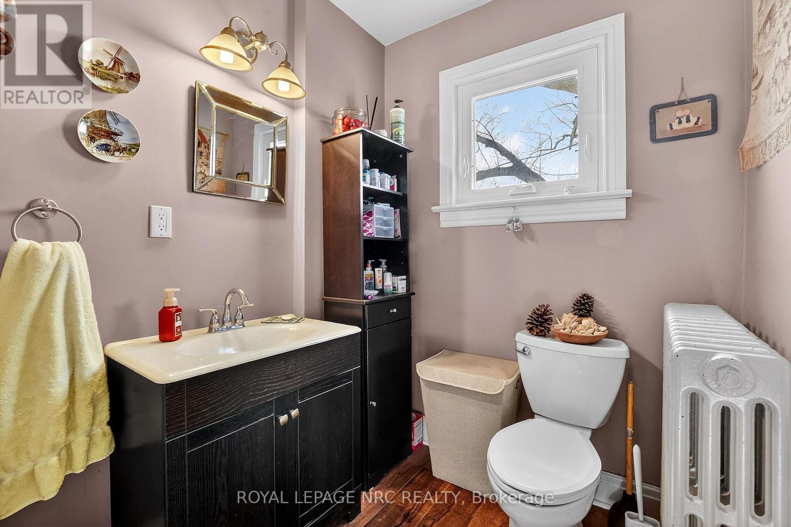 












594 NIAGARA STONE ROAD

,
Niagara-on-the-Lake (Rural),




Ontario
L0S1J0

