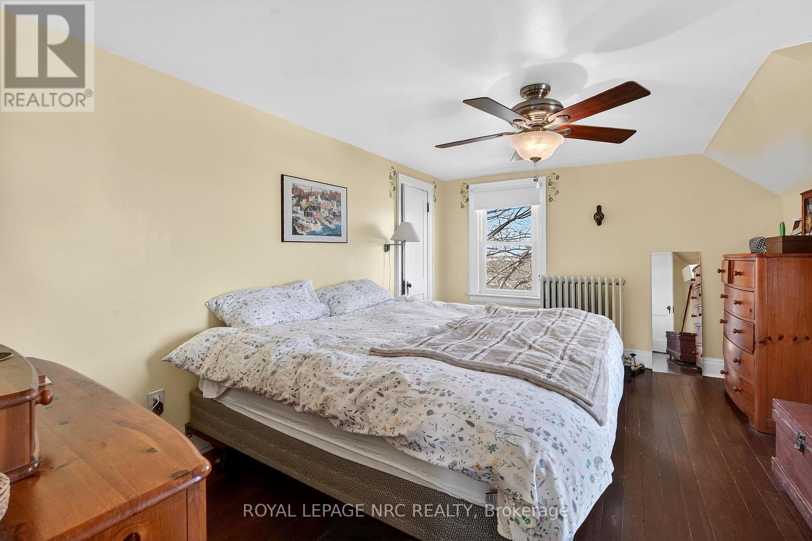 












594 NIAGARA STONE ROAD

,
Niagara-on-the-Lake (Rural),




Ontario
L0S1J0

