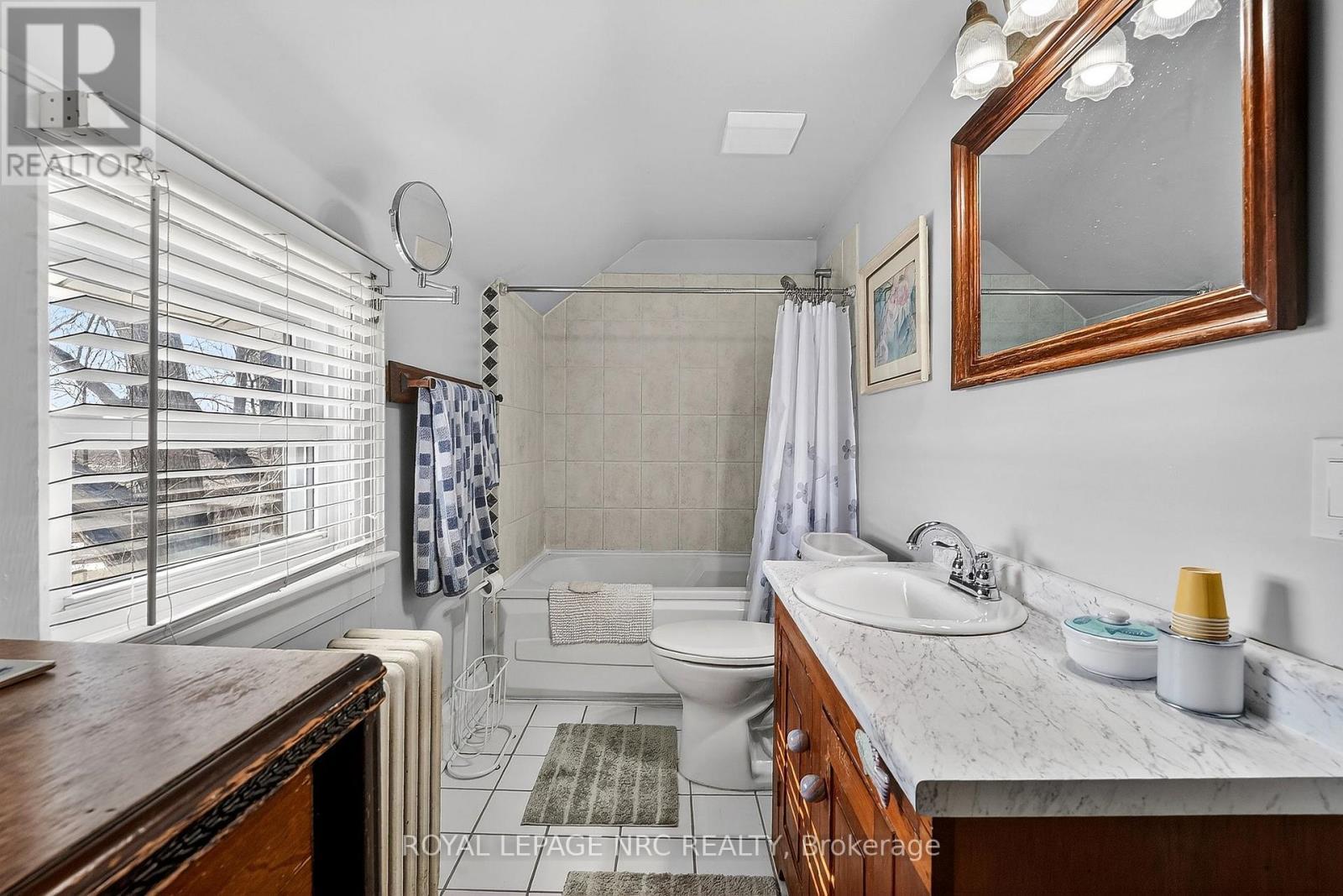 












594 NIAGARA STONE ROAD

,
Niagara-on-the-Lake (Rural),




Ontario
L0S1J0

