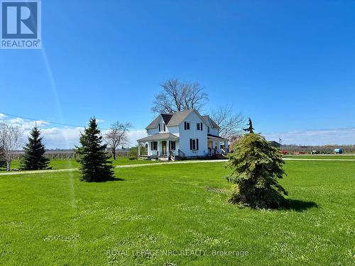 Huge horse-shoe shaped driveway.