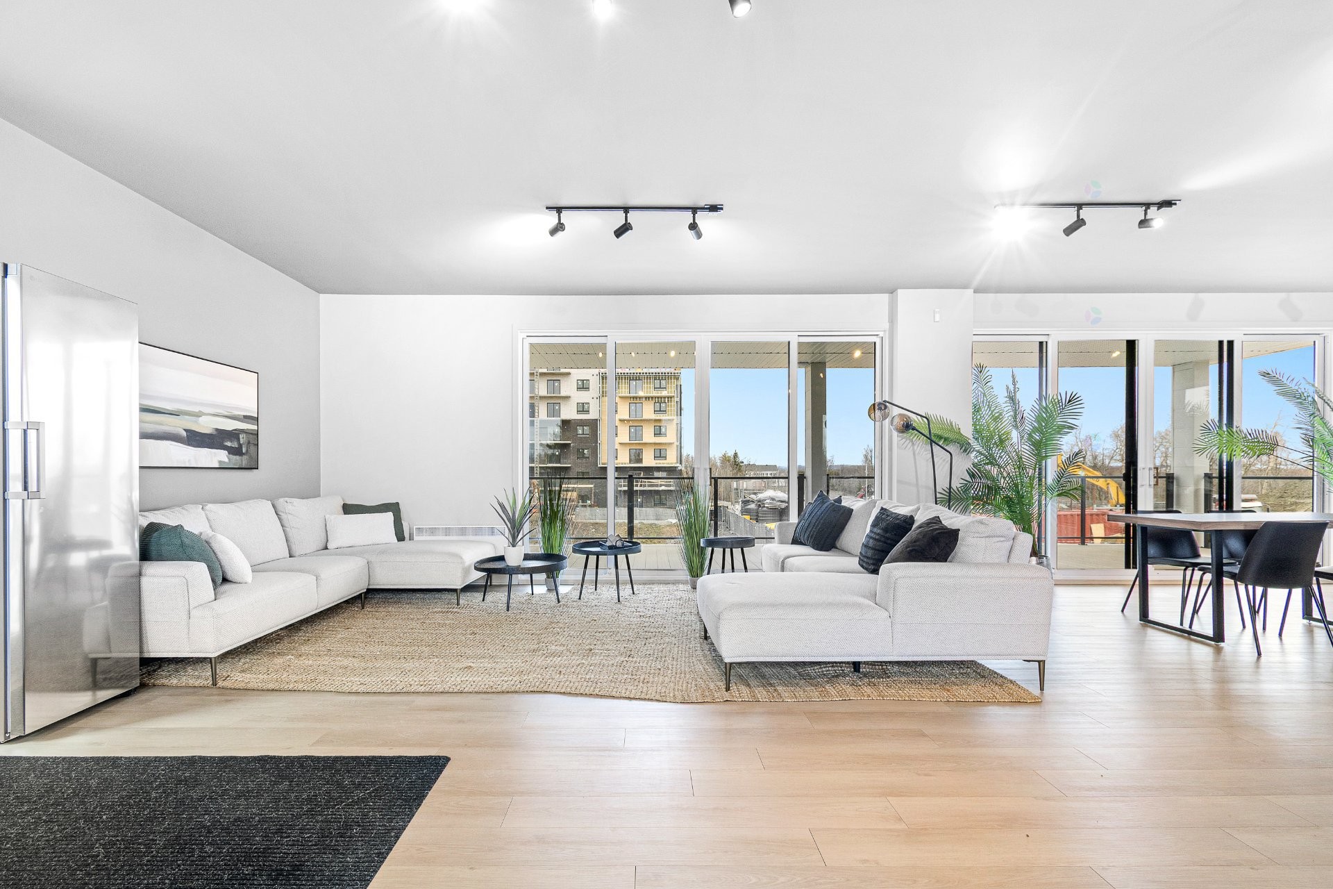 









18653

 - 5 1/2


Rue Charles

,
Mirabel,




QC
J7J2W1

