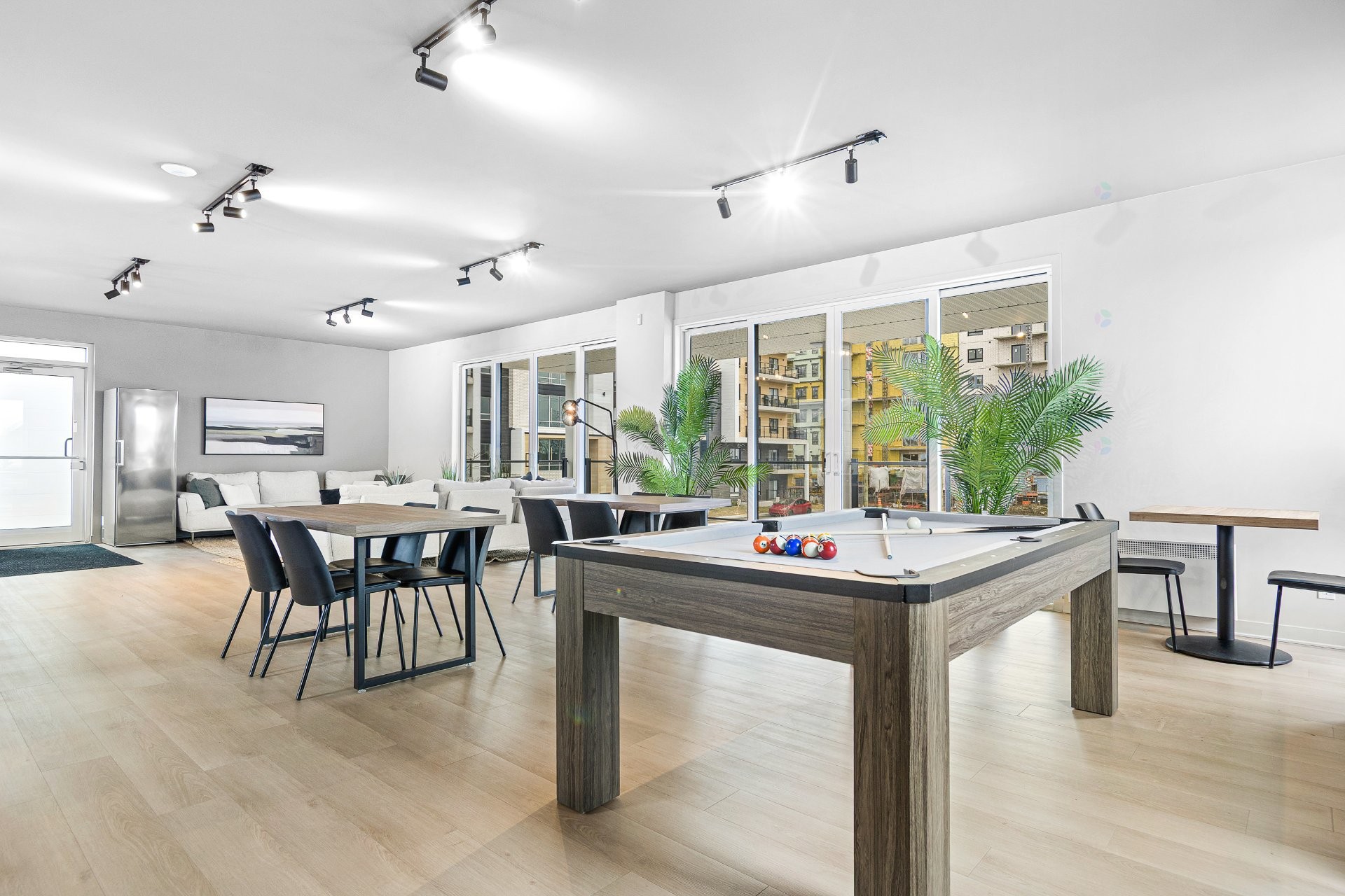 









18653

 - 5 1/2


Rue Charles

,
Mirabel,




QC
J7J2W1


