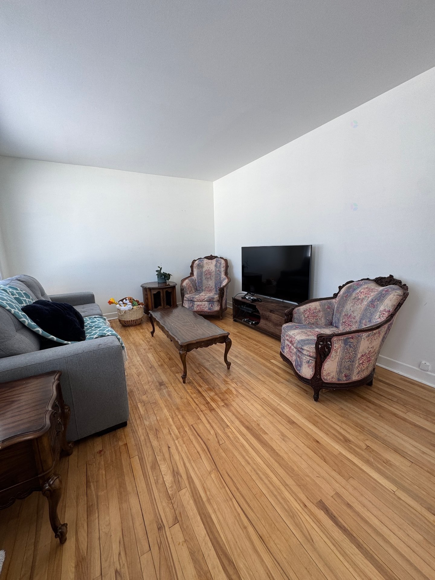 









49


Côte du Moulin

,
Port-Cartier,




QC
G4R1T7

