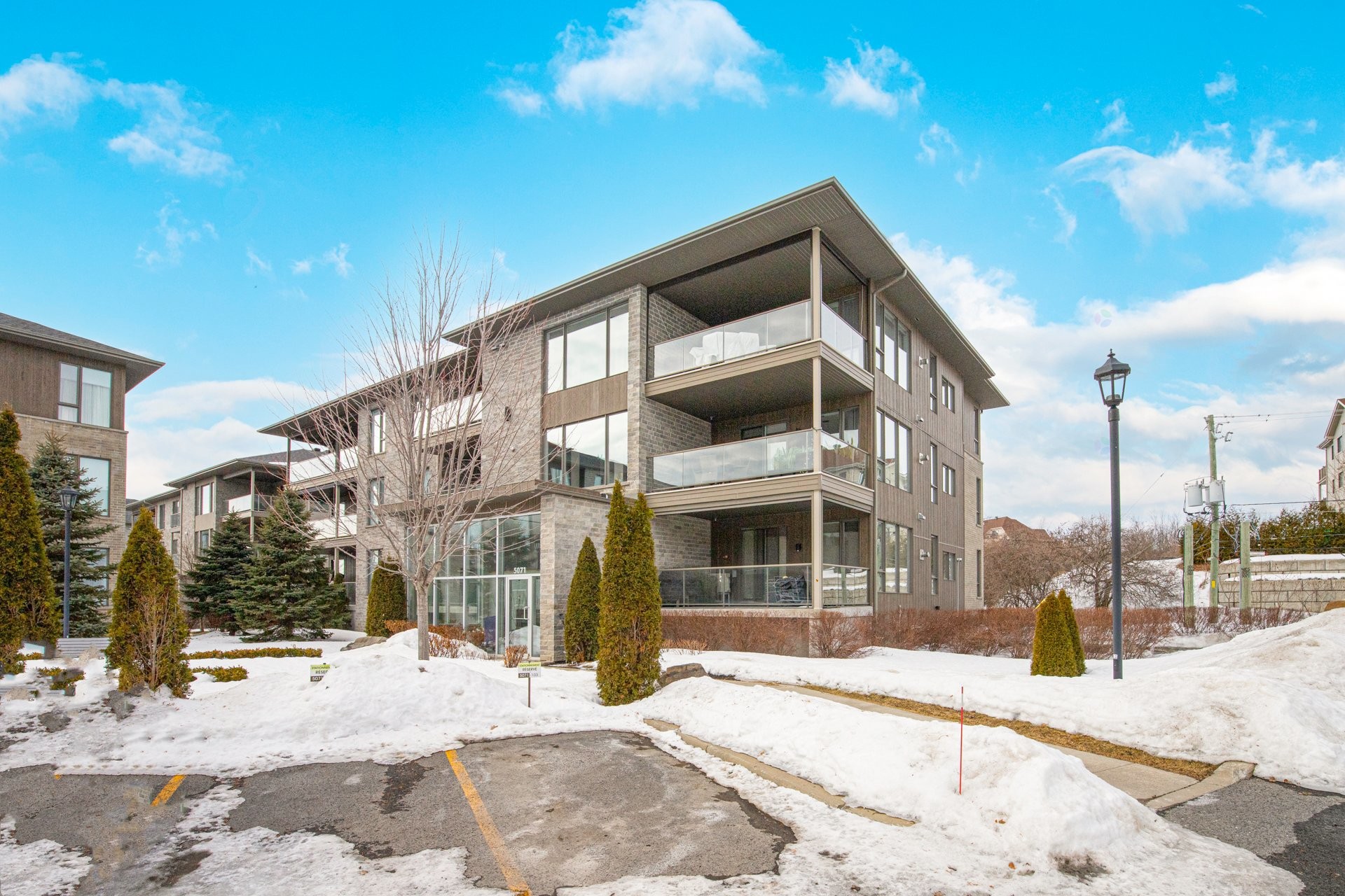 









5071


Ch. du Crépuscule

, 102,
Saint-Mathieu-de-Beloeil,




QC
J3G0N9

