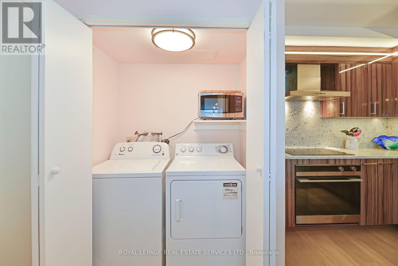 












1703 - 110 BLOOR STREET W

,
Toronto,




Ontario
M5S2W7

