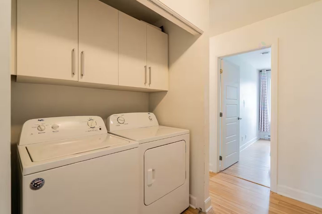









4135


Grande Allée

,
Longueuil (Saint-Hubert),




QC
J4T2W5

