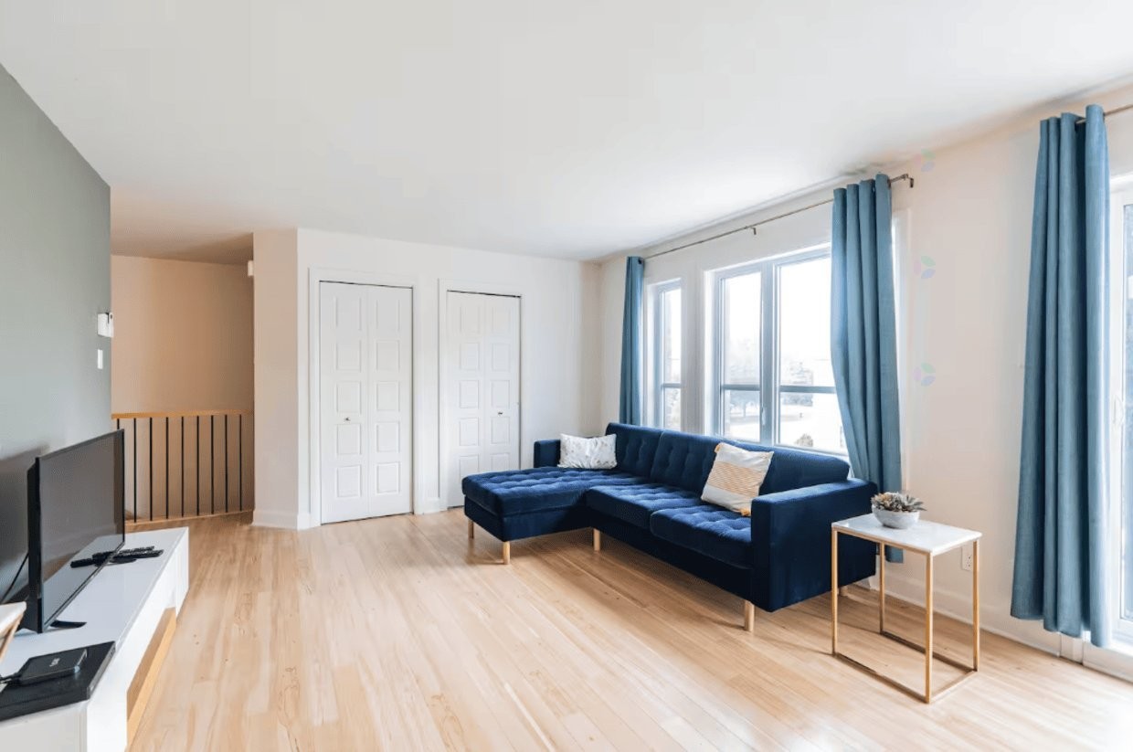 









4135


Grande Allée

,
Longueuil (Saint-Hubert),




QC
J4T2W5

