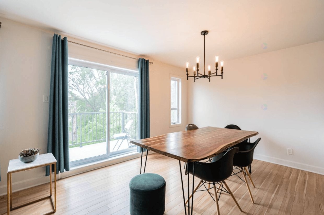 









4135


Grande Allée

,
Longueuil (Saint-Hubert),




QC
J4T2W5

