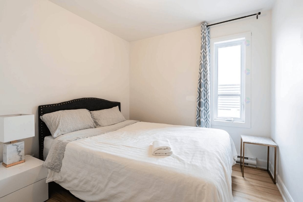 









4135


Grande Allée

,
Longueuil (Saint-Hubert),




QC
J4T2W5

