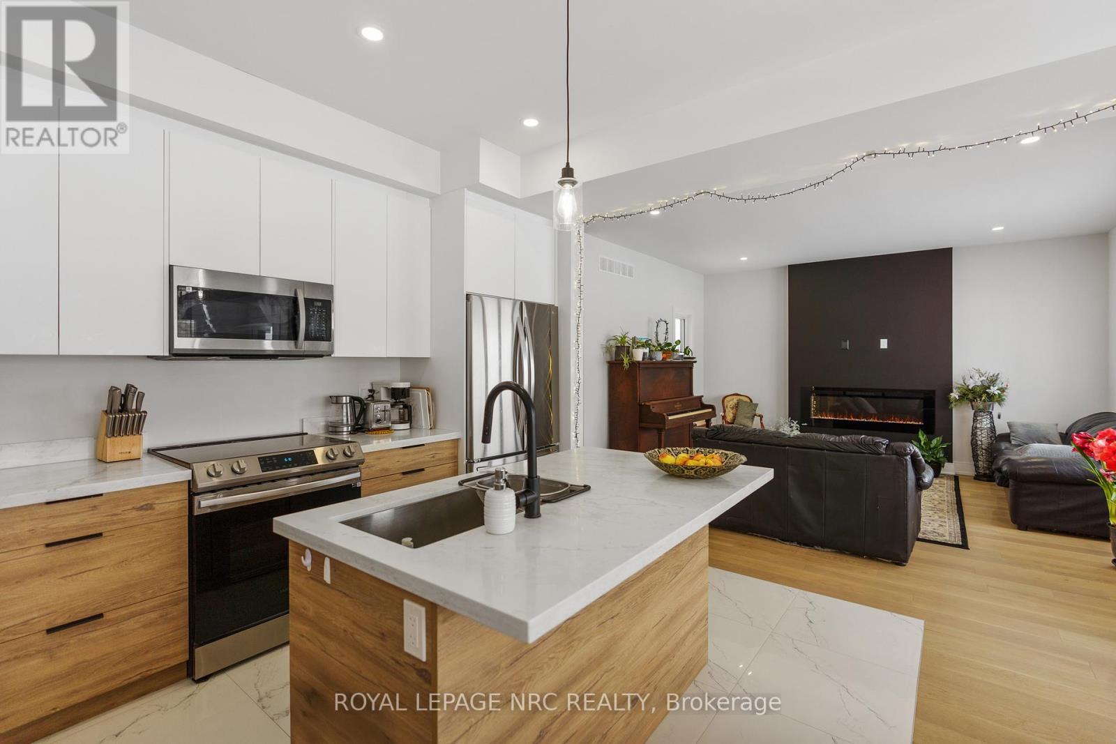 












7384 SPLENDOUR DRIVE

,
Niagara Falls (Brown),




Ontario
L2H3V8

