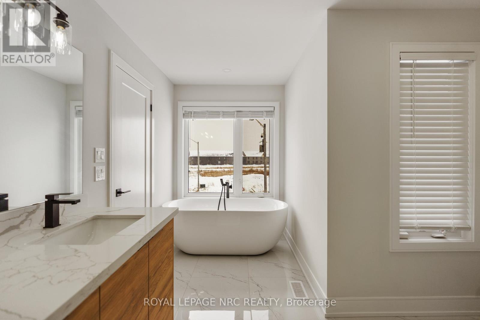 












7384 SPLENDOUR DRIVE

,
Niagara Falls (Brown),




Ontario
L2H3V8

