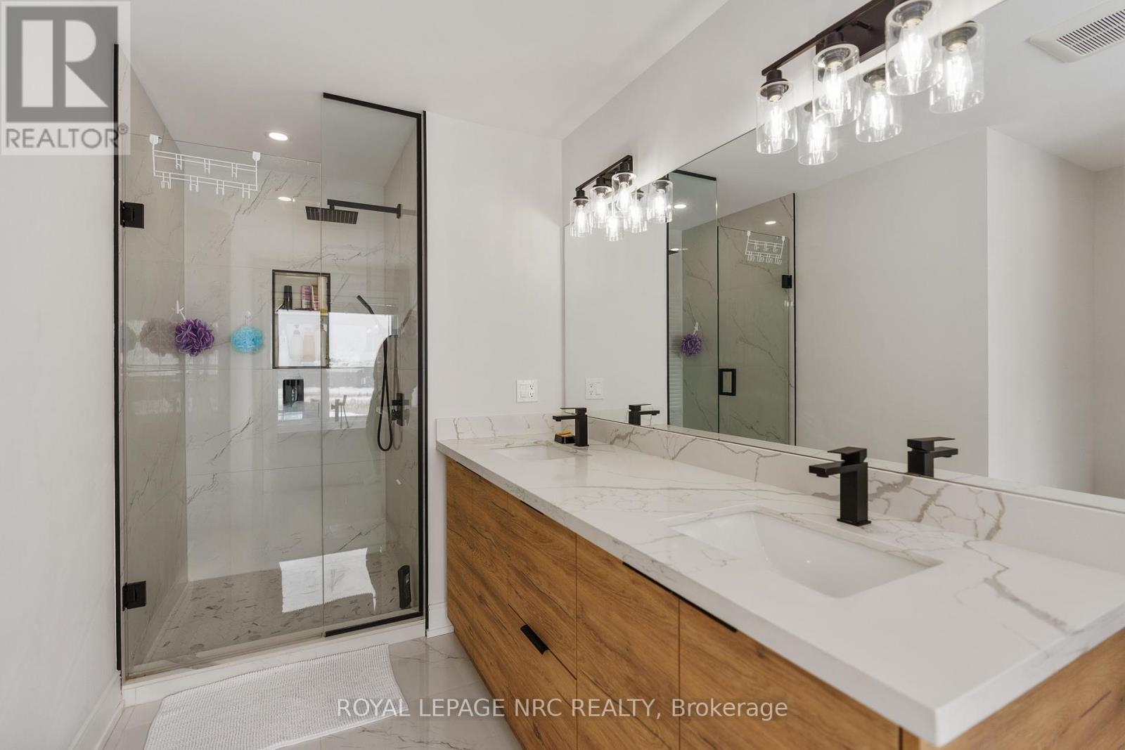 












7384 SPLENDOUR DRIVE

,
Niagara Falls (Brown),




Ontario
L2H3V8

