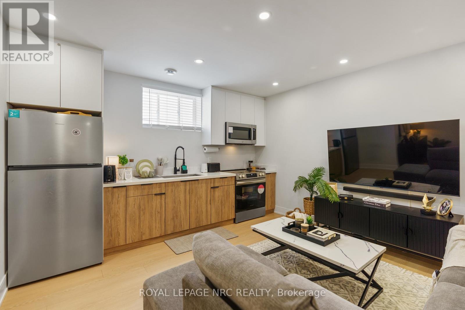 












7384 SPLENDOUR DRIVE

,
Niagara Falls (Brown),




Ontario
L2H3V8

