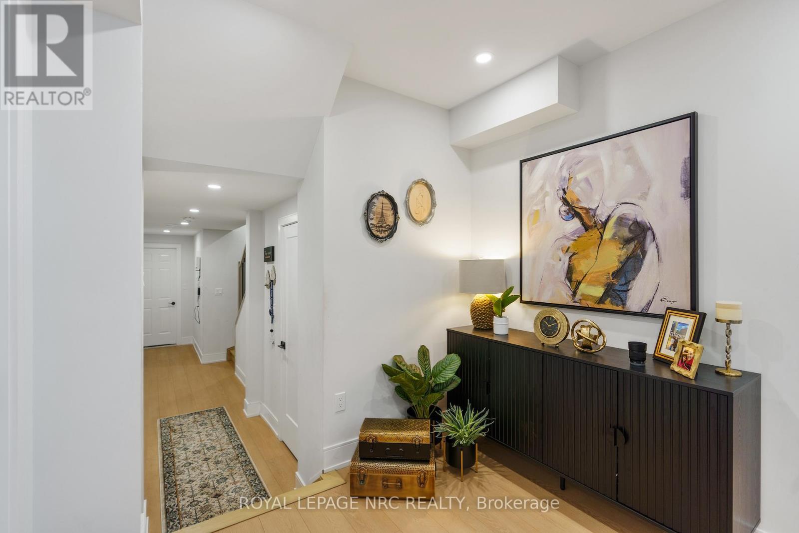 












7384 SPLENDOUR DRIVE

,
Niagara Falls (Brown),




Ontario
L2H3V8

