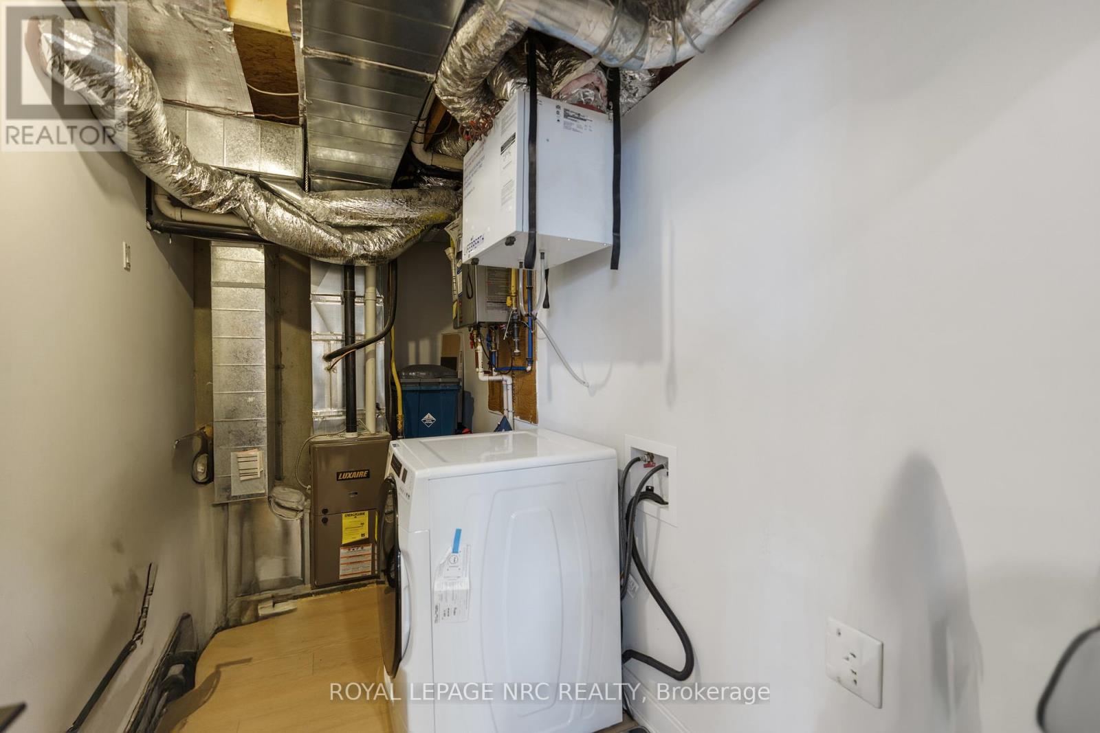 












7384 SPLENDOUR DRIVE

,
Niagara Falls (Brown),




Ontario
L2H3V8

