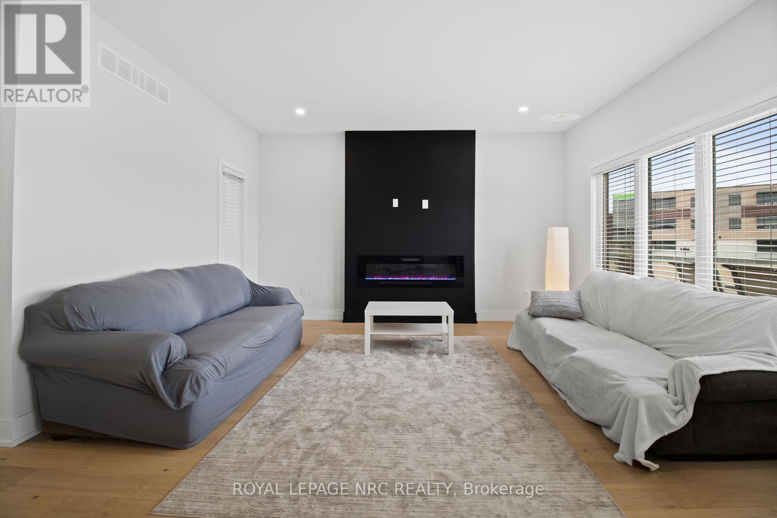 












7384 SPLENDOUR DRIVE

,
Niagara Falls (Brown),




Ontario
L2H3V8

