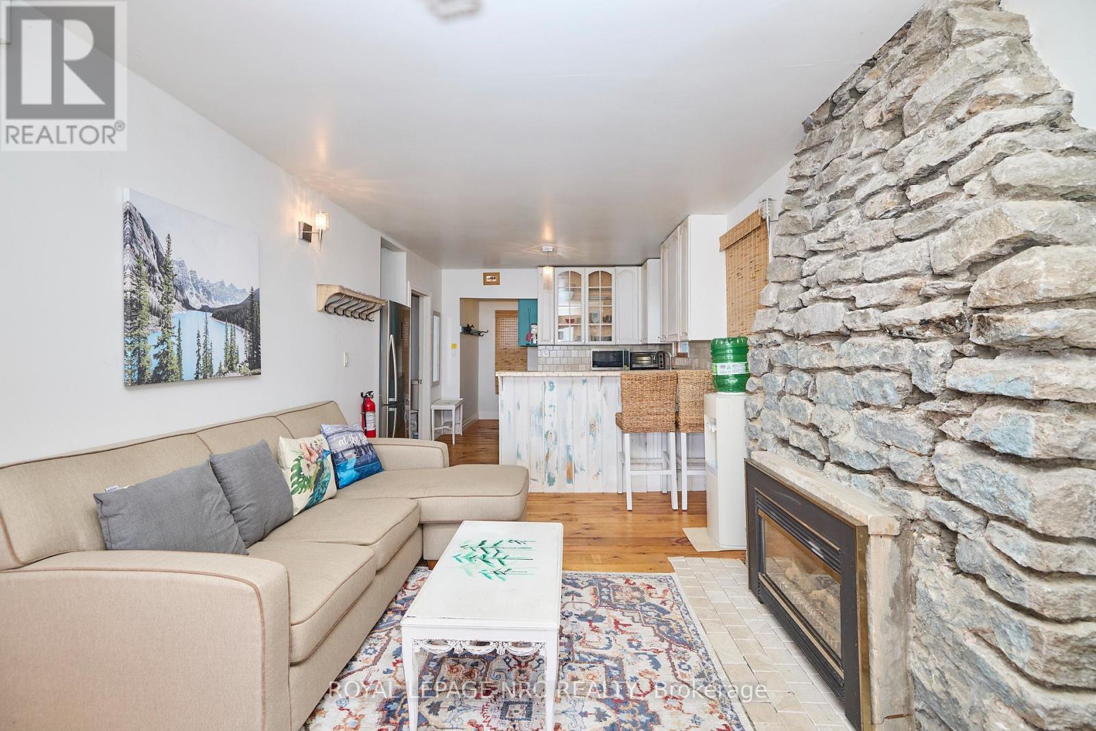 












11851 LAKESHORE ROAD

,
Wainfleet (Lakeshore),




Ontario
L0S1V0

