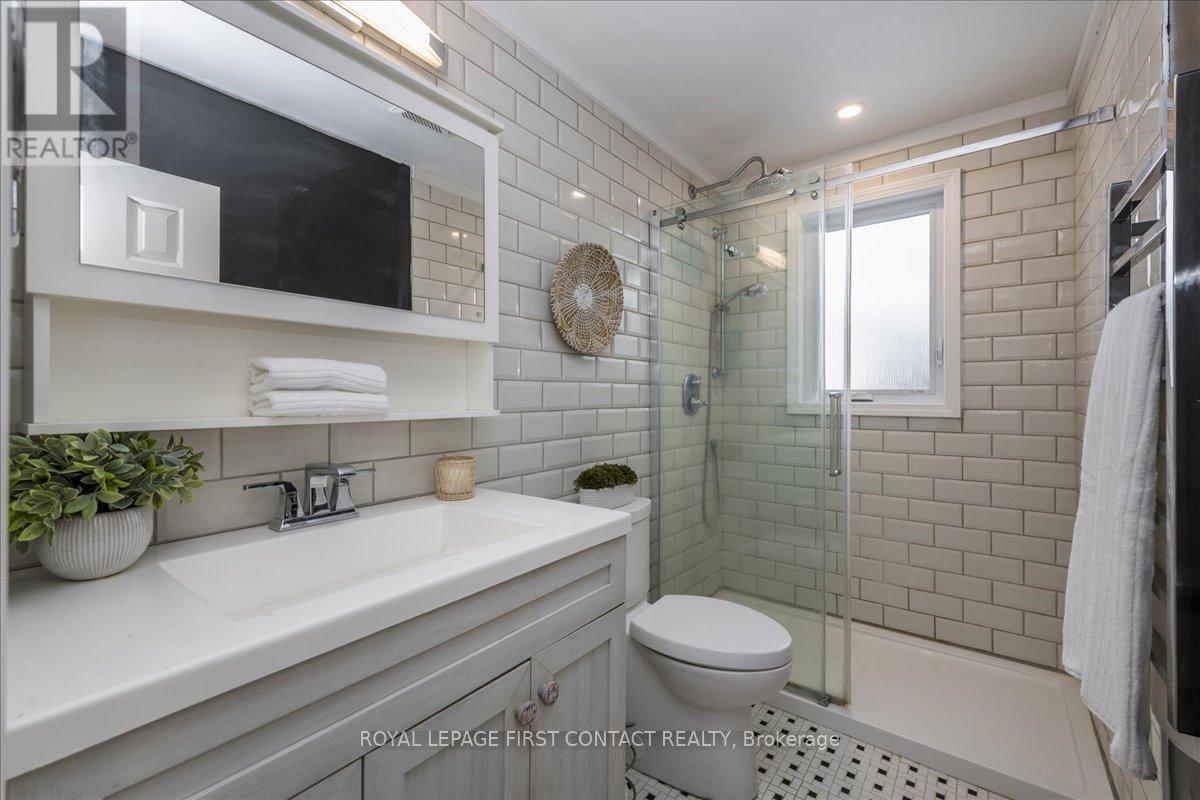 












159 CODRINGTON STREET

,
Barrie,




Ontario
L4M1R9

