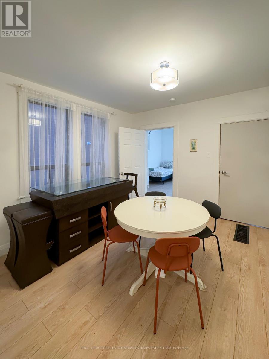 












77 NORTHCOTE AVENUE

,
Toronto,




Ontario
M6J3K2

